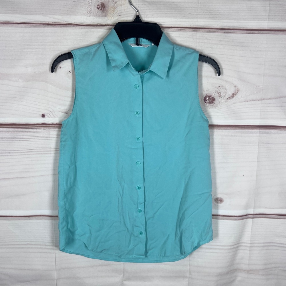 Uniqlo Sleeveless Button-Down Shirt in Aqua